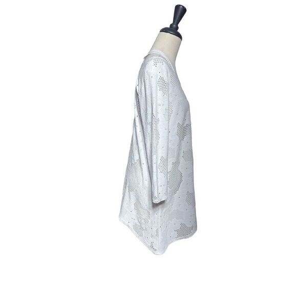 Clara SunWoo 3/4 Sleeve White Perforated Cold Shoulder Tunic Size Small - Picture 2 of 3